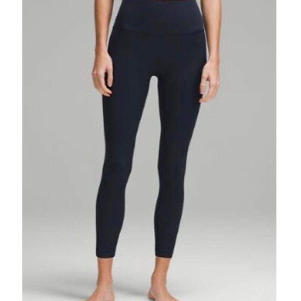Lululemon Women's Blue and Navy Leggings